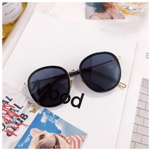 Sunglasses retro oversized women round black gold